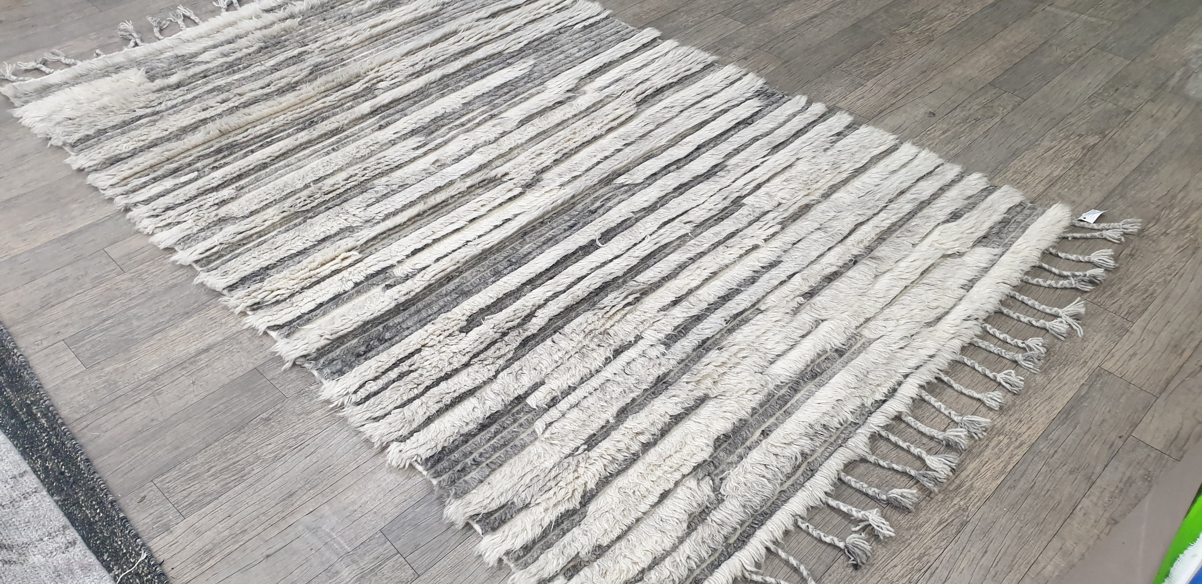 Cloud Strata – Handgeknüpfter Hochflor