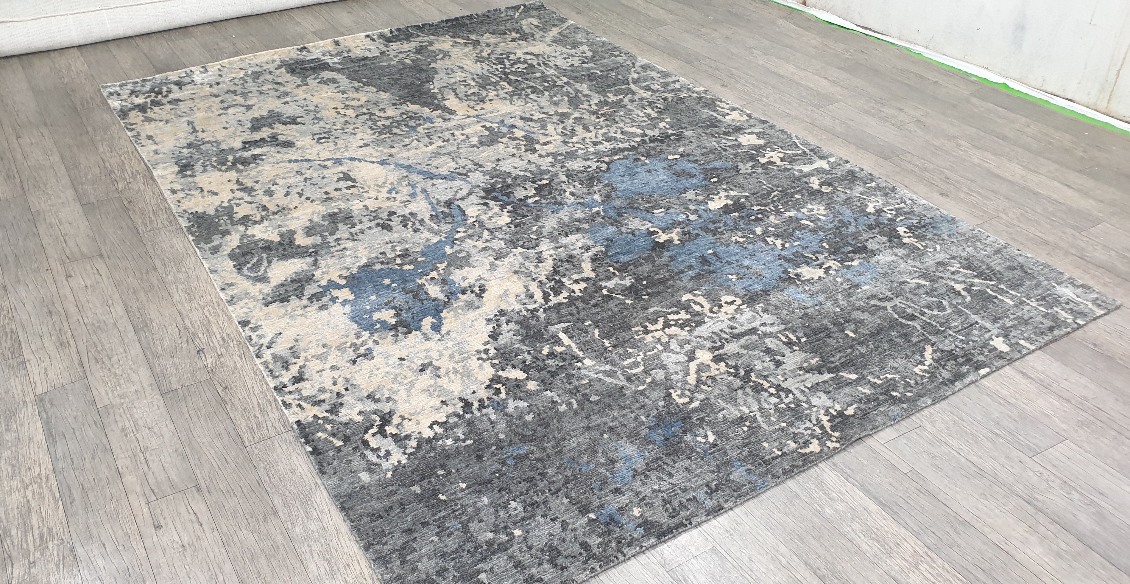 Nocturne Patina – Hand-knotted Design