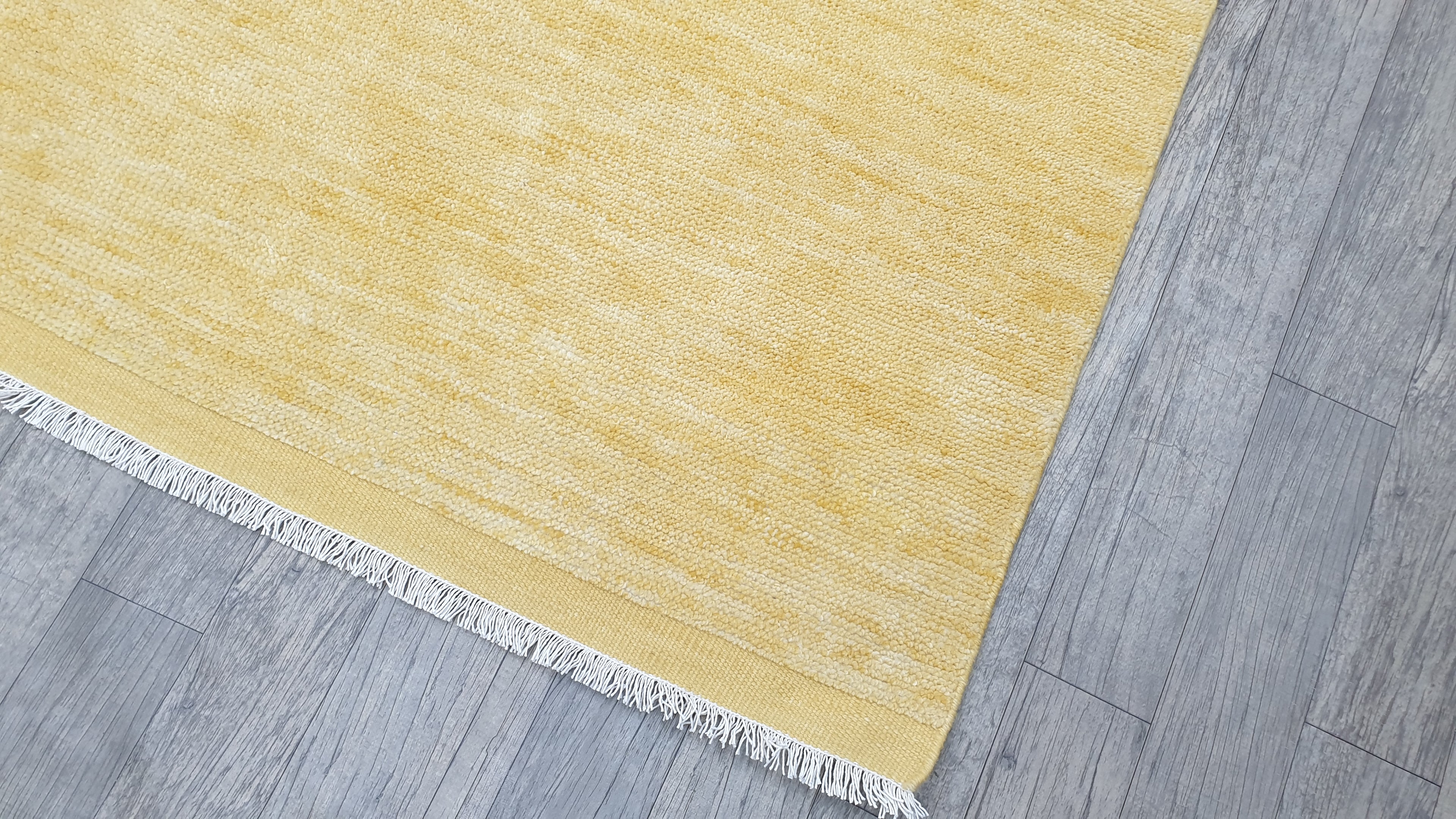 Golden Haze – Hand-knotted Design