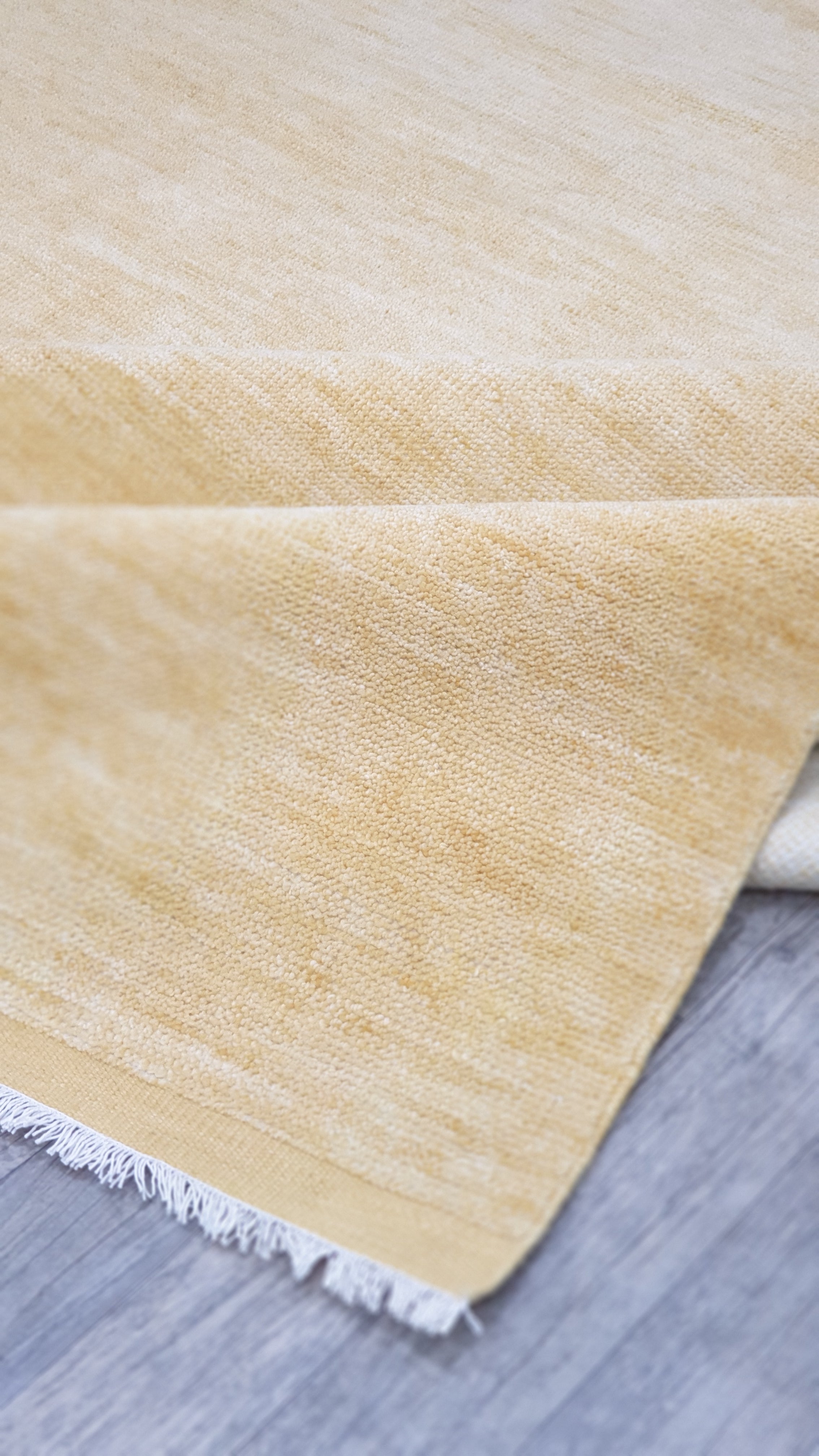 Golden Haze – Hand-knotted Design