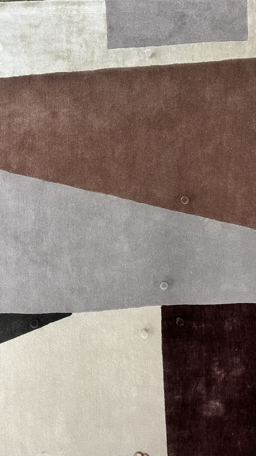Architectural Flow – Hand-Tufted Design
