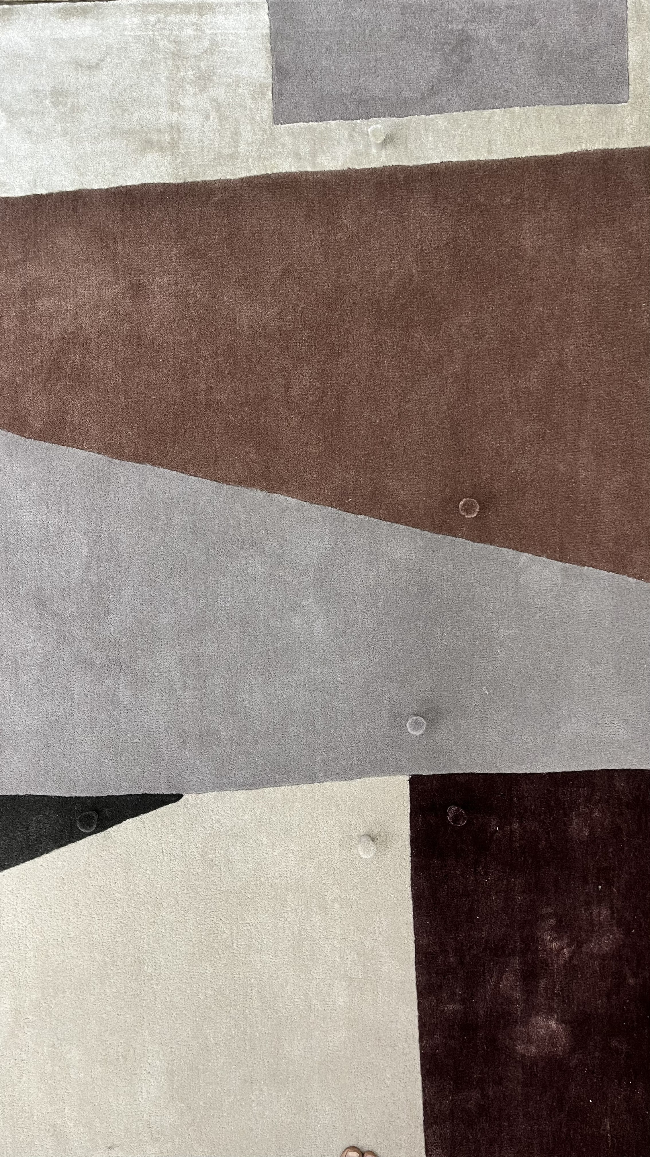 Architectural Flow – Hand-Tufted Design