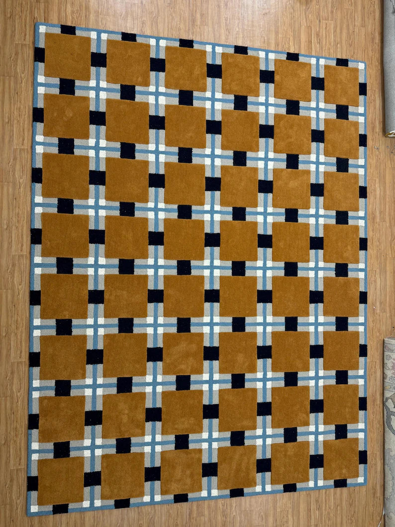 Golden Grid – Hand-Tufted Design