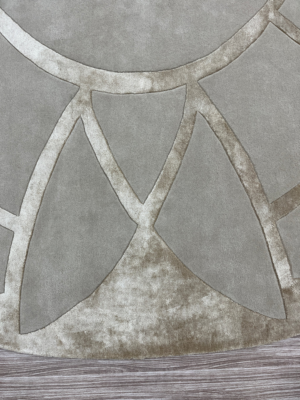 Lotus Harmony - Oval Hand-Tufted Design