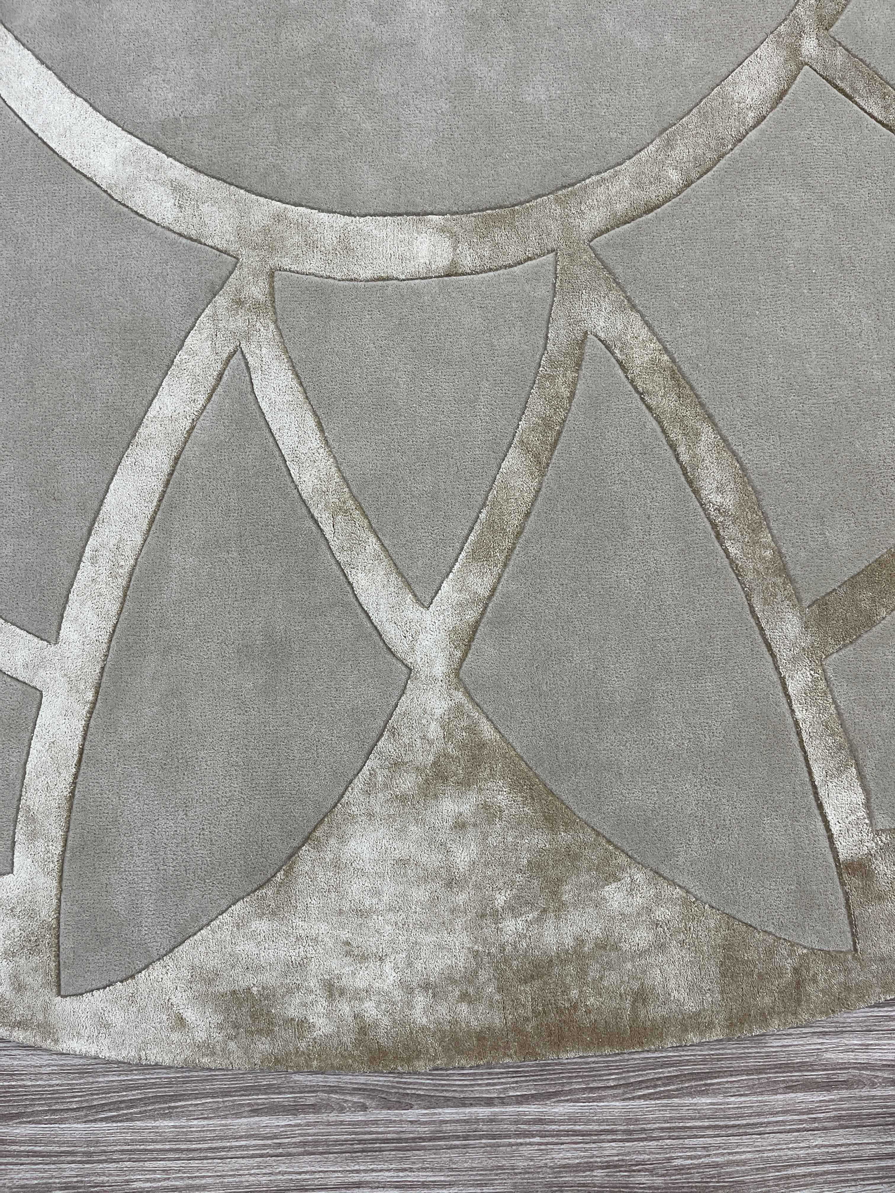 Lotus Harmony - Oval Hand-Tufted Design