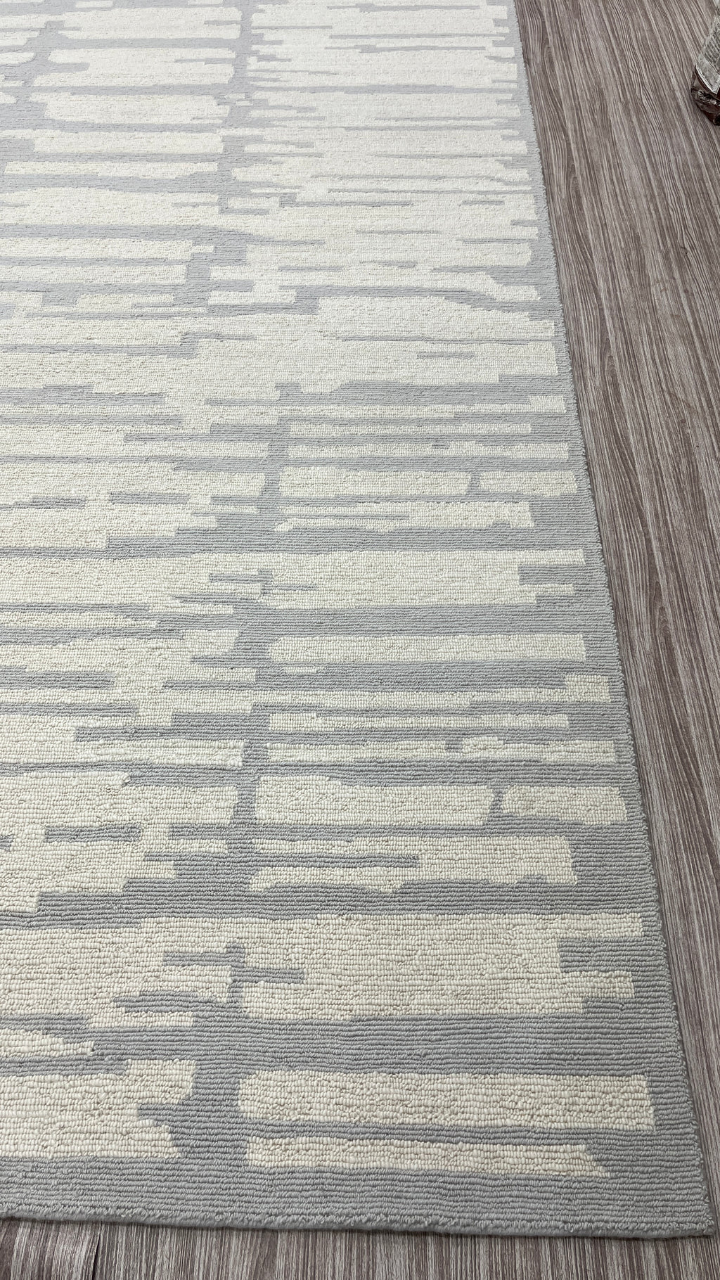 Linear Cadence – Hand-knotted Design