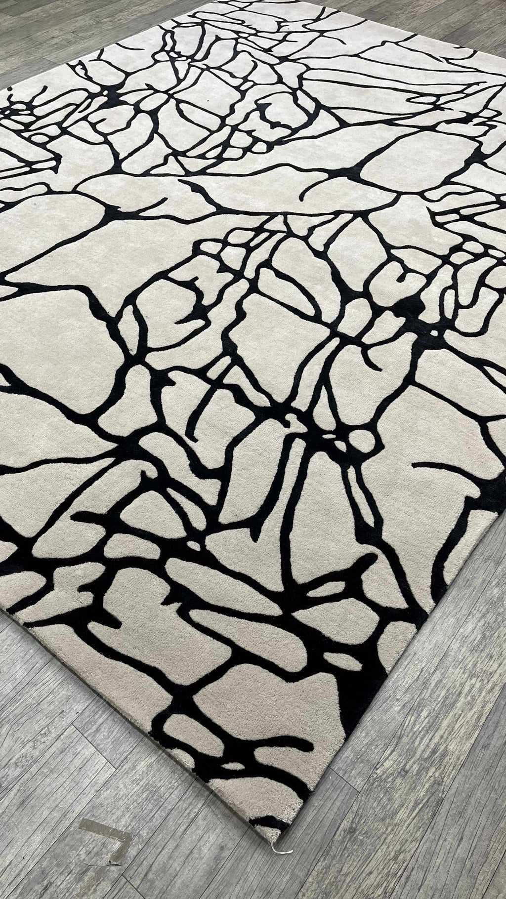 Floral Contour – Hand-Tufted Design