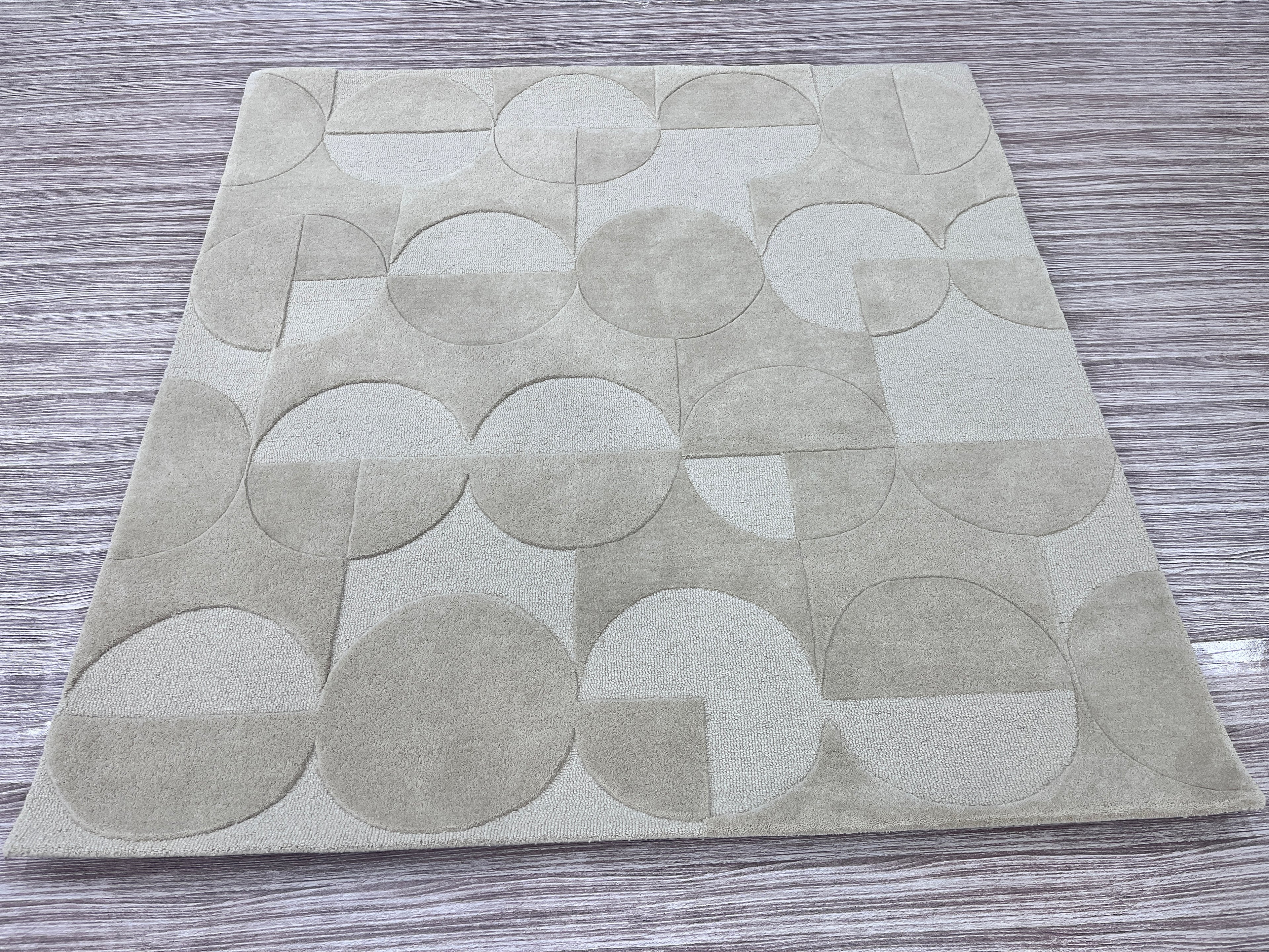 Handgetufter moderner Design-Teppich mit geometrischem Kreis-Reliefmuster – Steingrau & Greige