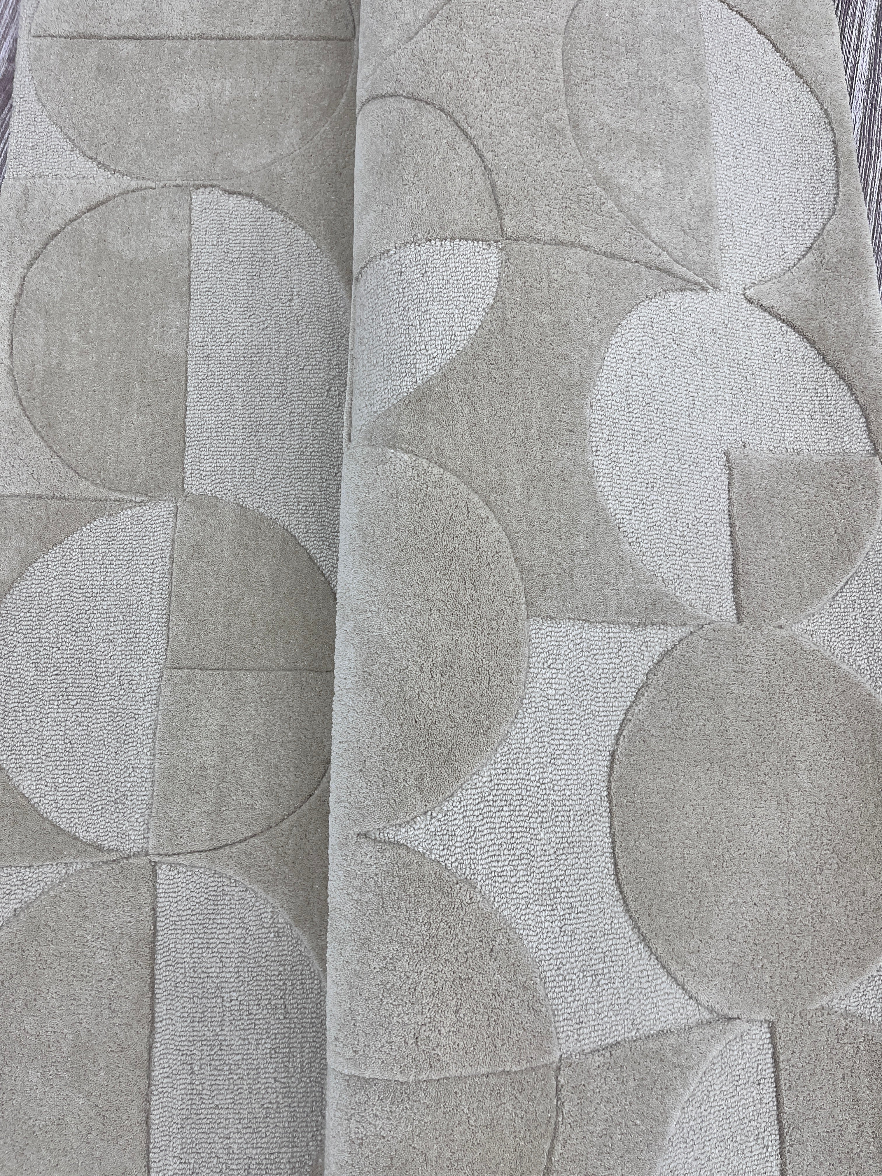 Handgetufter moderner Design-Teppich mit geometrischem Kreis-Reliefmuster – Steingrau & Greige