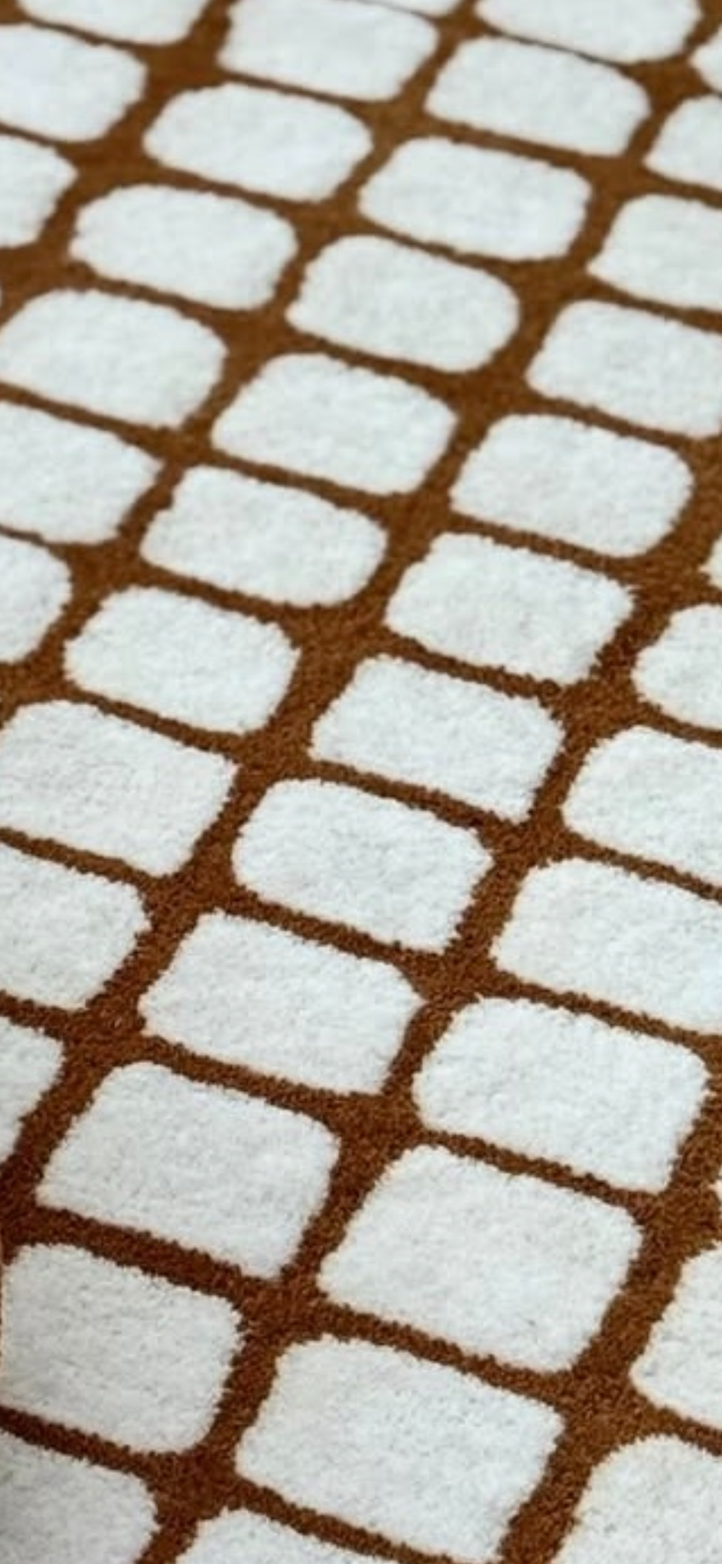 Handgetufter moderner Design-Teppich mit geometrischem Gittermuster – Erdbraun & Cremeweiß