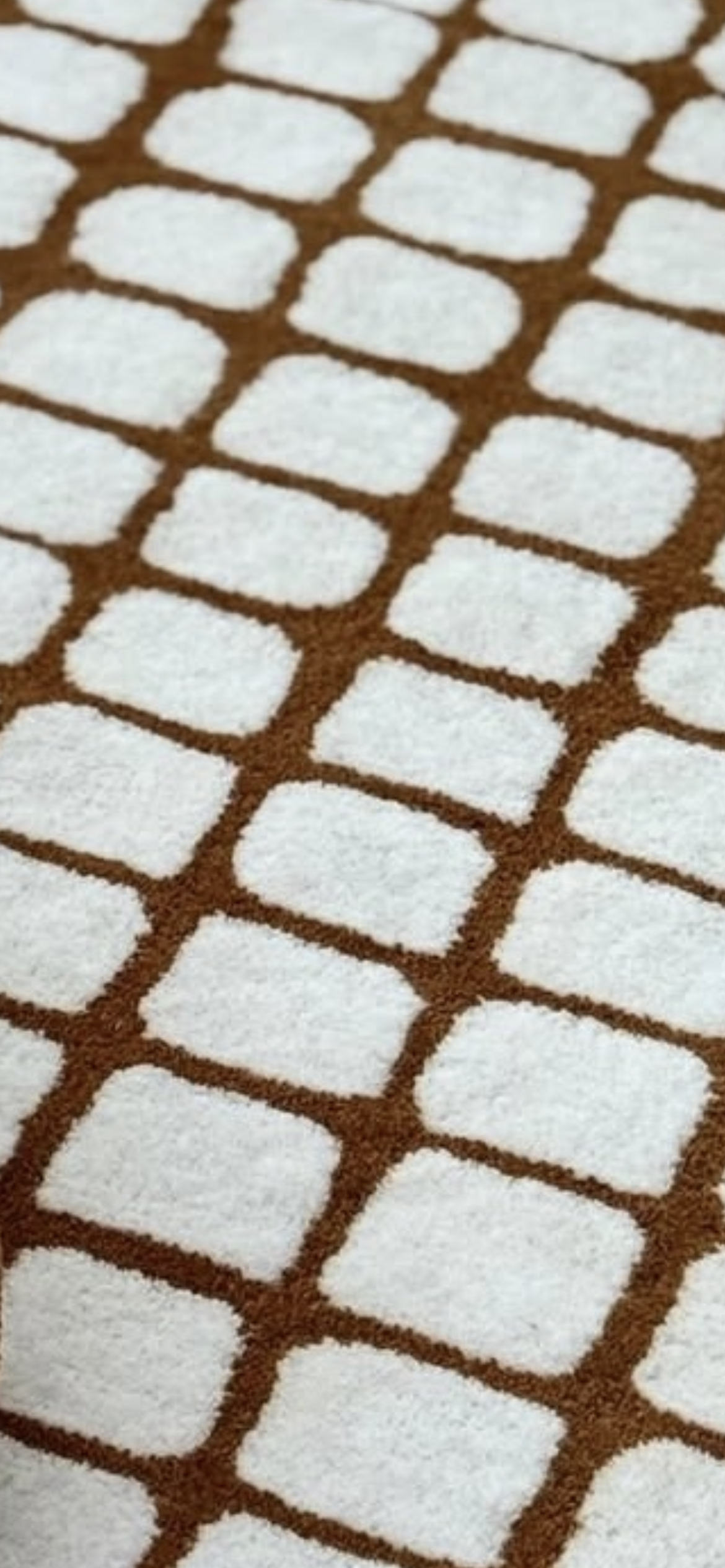Handgetufter moderner Design-Teppich mit geometrischem Gittermuster – Erdbraun & Cremeweiß