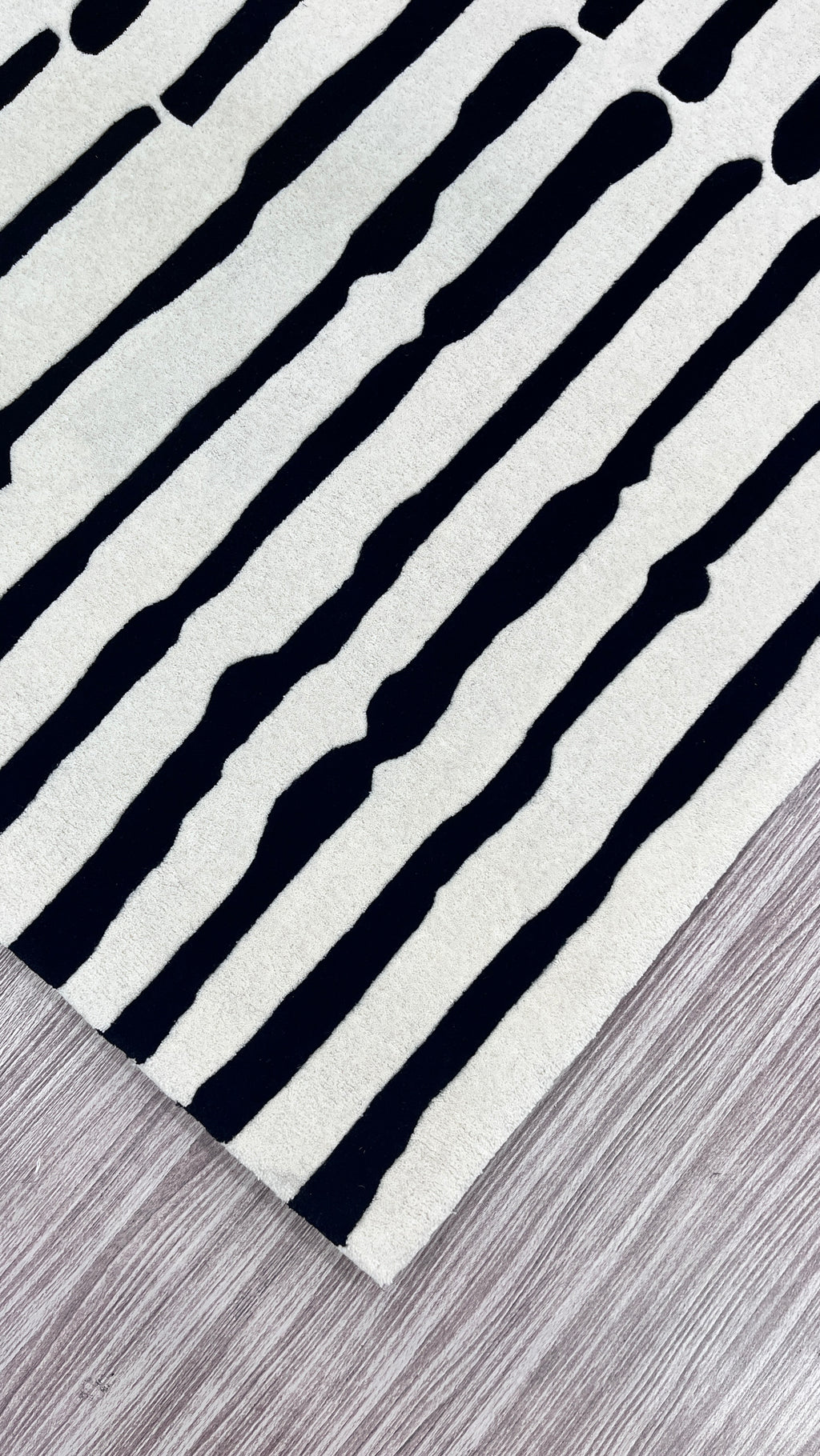 Rhythmic Lines – Hand-Tufted Design