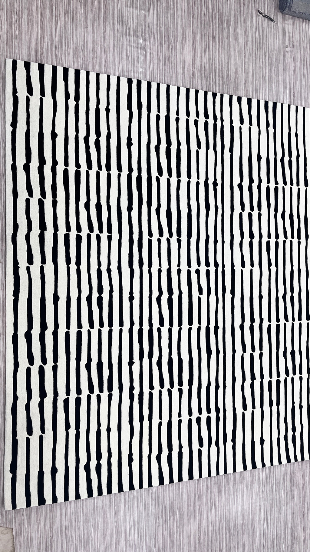Rhythmic Lines – Hand-Tufted Design