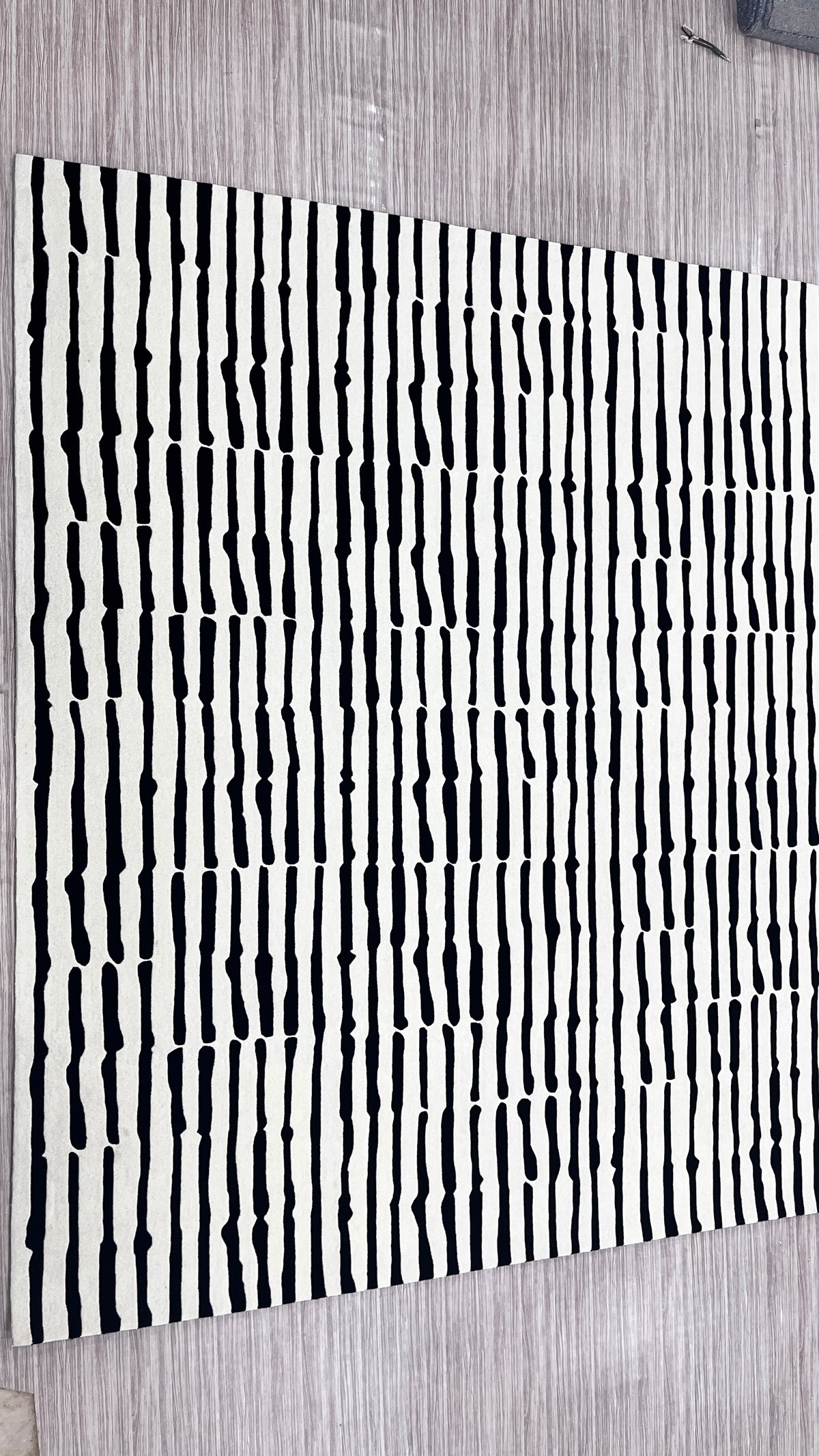 Rhythmic Lines – Hand-Tufted Design