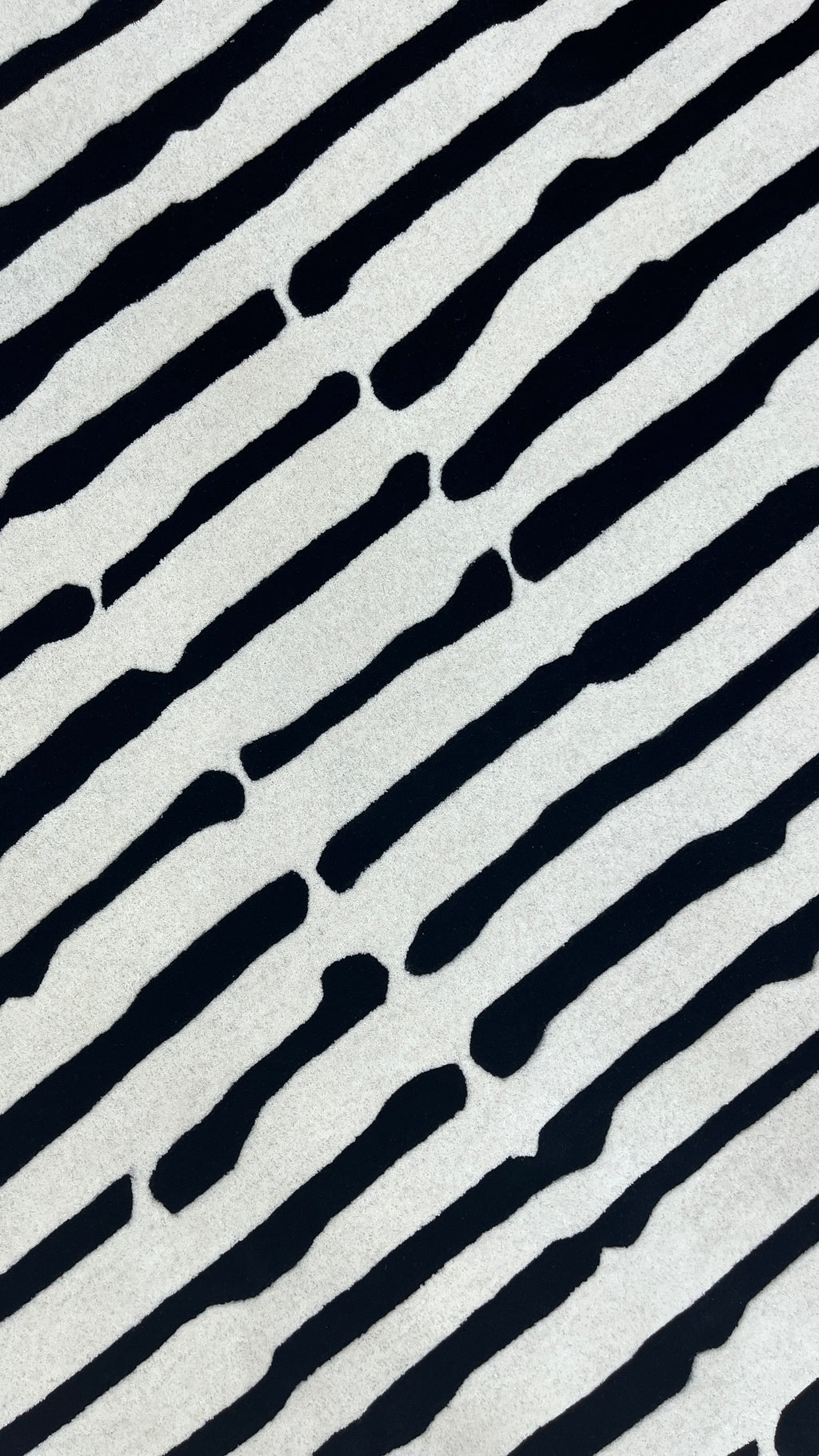 Rhythmic Lines – Hand-Tufted Design