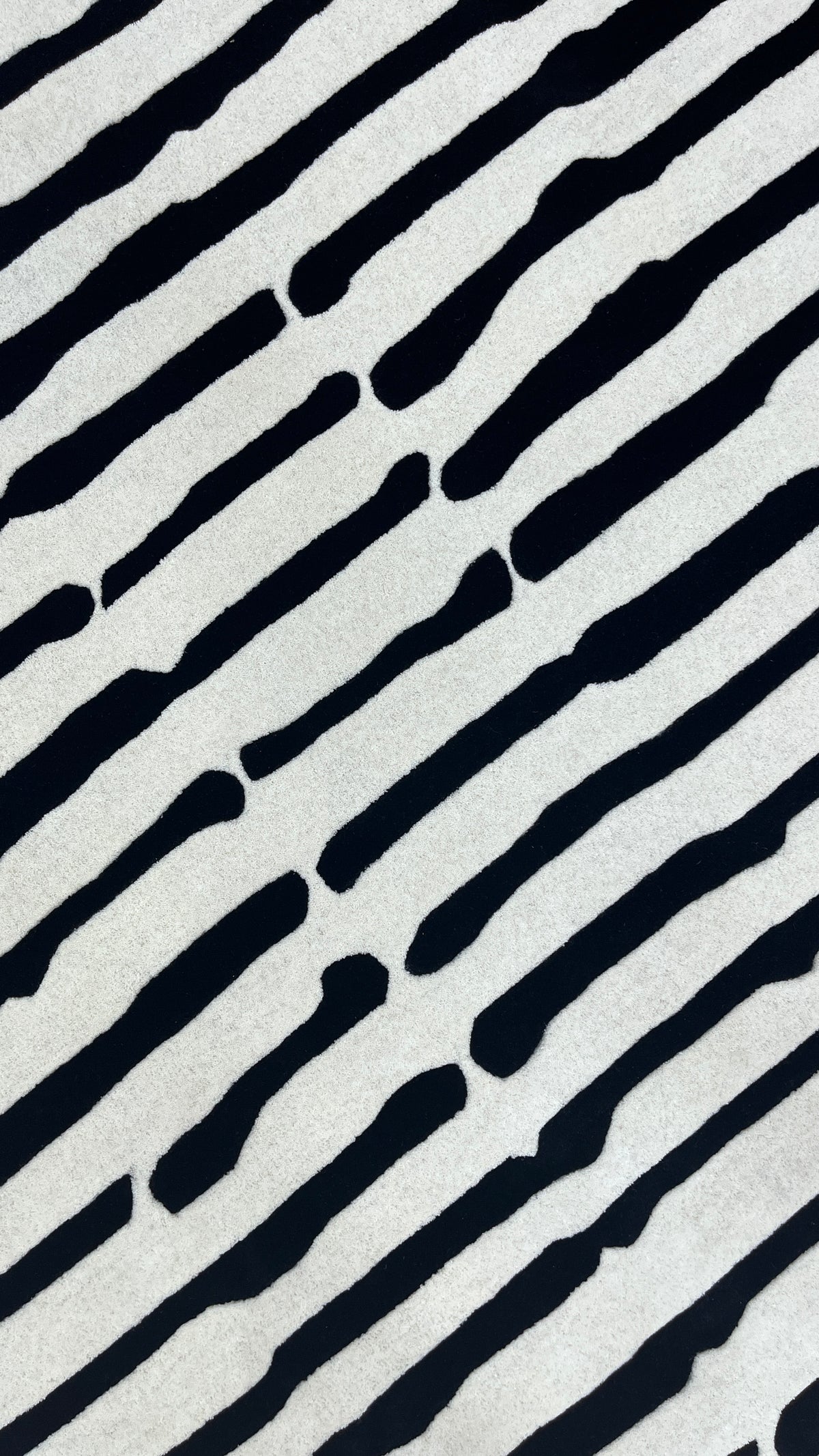 Rhythmic Lines – Hand-Tufted Design