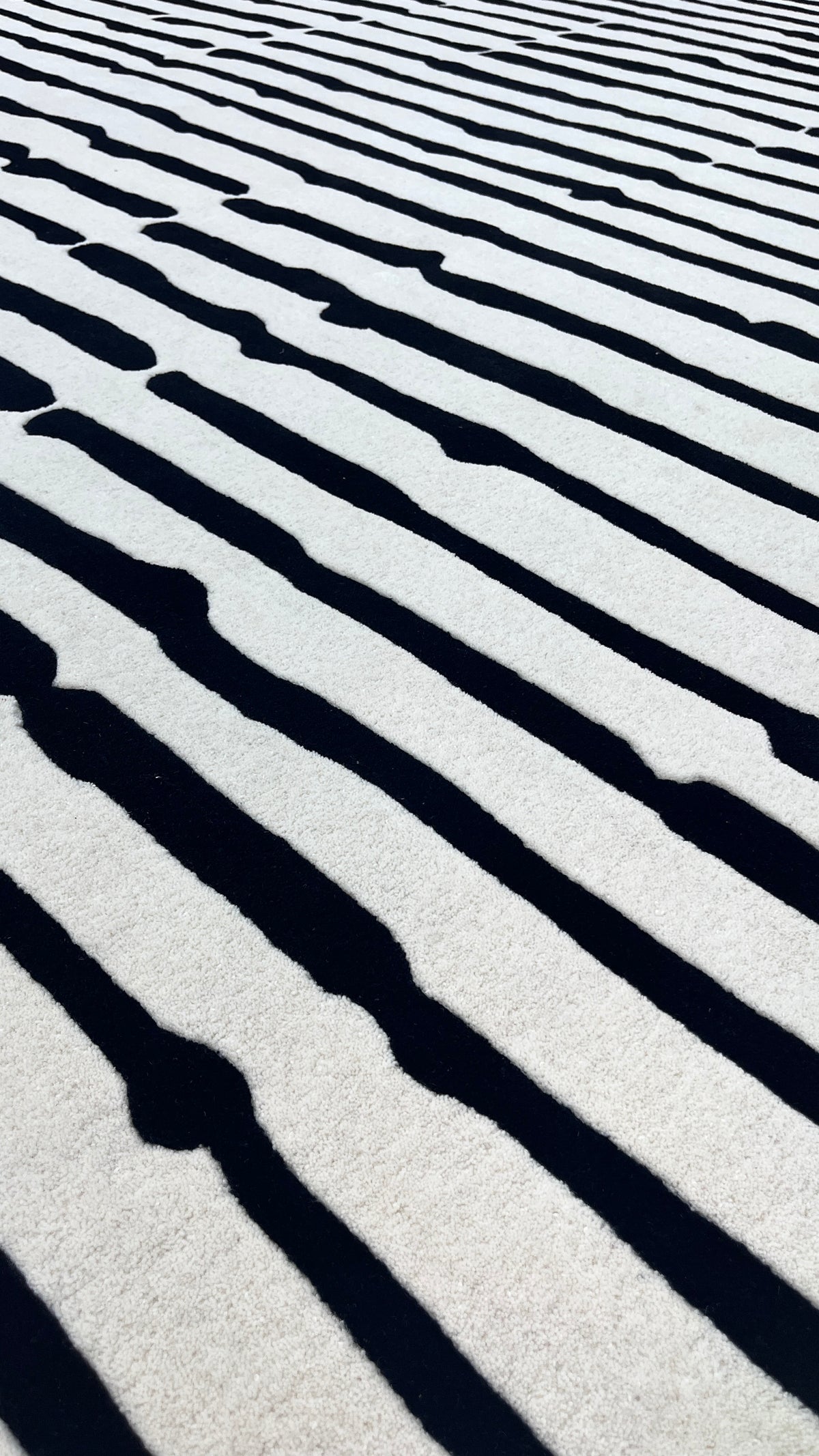 Rhythmic Lines – Hand-Tufted Design
