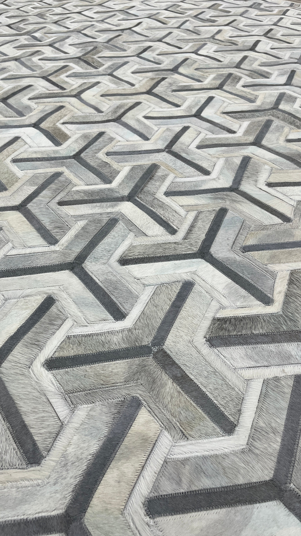 Y-Muster Patchwork-Lederteppich in kühlen Grautönen