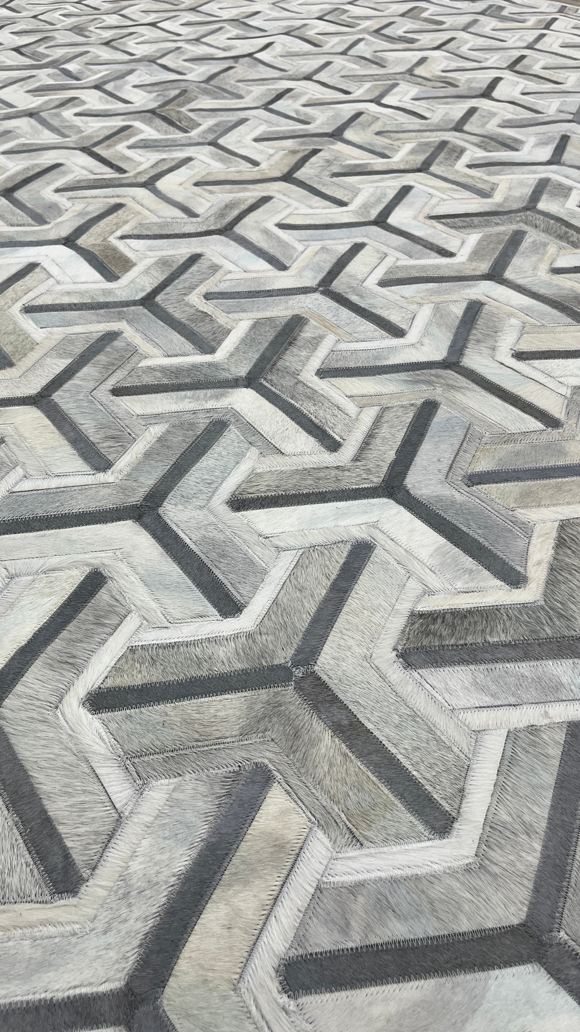Y-Muster Patchwork-Lederteppich in kühlen Grautönen